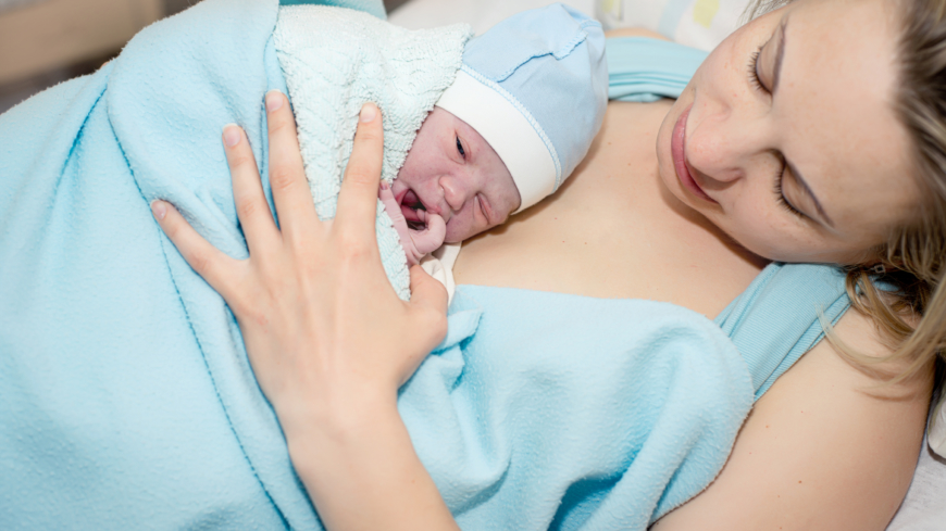 Syftet med riktlinjerna är att förebygga, hitta, behandla och följa upp bristningsskadorna efter en förlossning ordentligt. Foto: Shutterstock